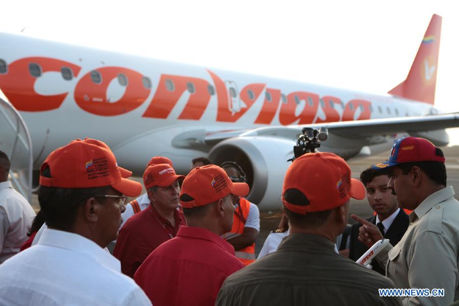 Image provided by Venezuela's Presidency of Venezuelan President Nicolas Maduro (R) talking during the reception of the three E 190 aircraft from Brazil to strengthen the fleet of the airline Conviasa at Simon Bolivar International Airport in Maiquetia, in Vargas State, Venezuela, on June 1, 2013. (Xinhua/Venezuela's President)