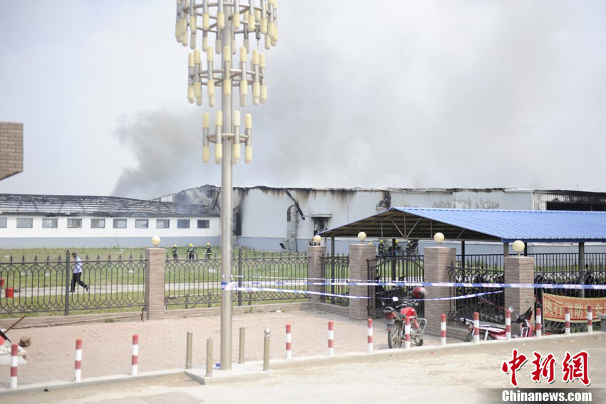 A fire broke out at around 6:06 am at a slaughterhouse owned by the Jilin Baoyuanfeng Poultry Company in Mishazi township of Dehui city, Northeast China's Jilin province, killing at least 61 people. (Xinhua/Wang Haofei) 