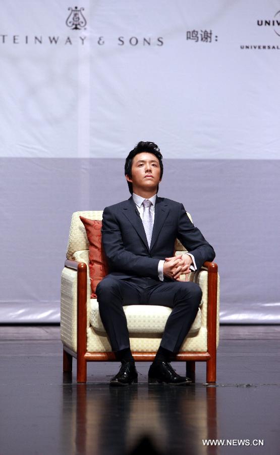 Chinese pianist Li Yundi attends a press conference in Beijing, capital of China, June 3, 2013. Li on Monday announced here to hold piano recitals in 30 cities in China from mid-August to early November. (Xinhua/Wang Yongzhuo)