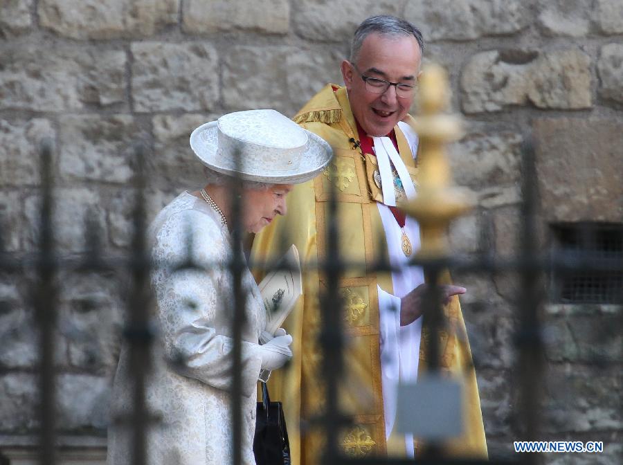British Queen Elizabeth II (L) leaves Westminster Abbey after a ceremony celebrating the 60th anniversary of the Coronation of the Queen in London, capital of Britain, on June 4, 2013. (Xinhua/Yin Gang) 