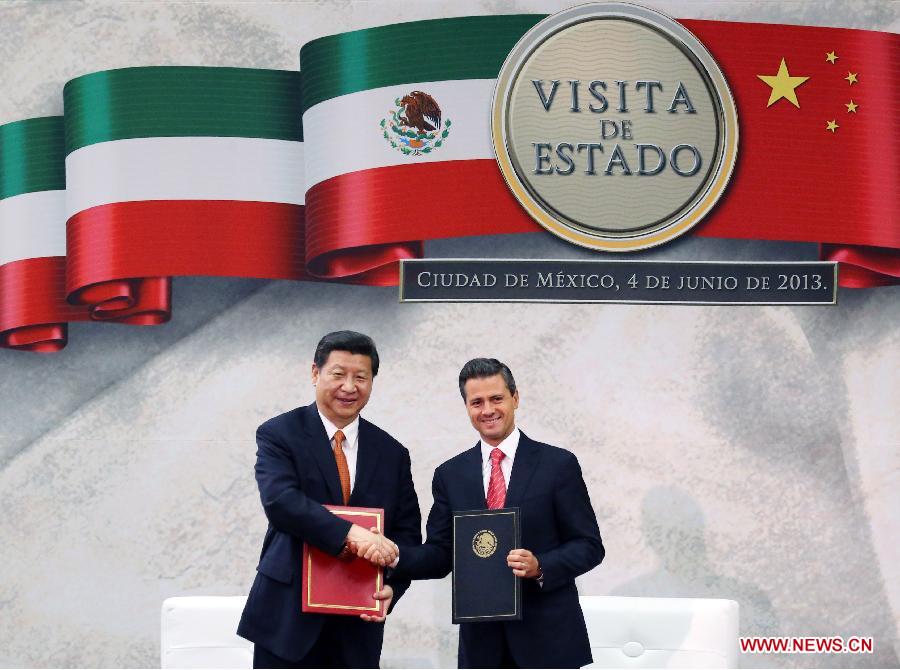 Chinese President Xi Jinping (L) shakes hands with Mexican President Enrique Pena Nieto after they signed a joint statement between the two countries following their talks in Mexico City, capital of Mexico, June 4, 2013. (Xinhua/Yao Dawei)