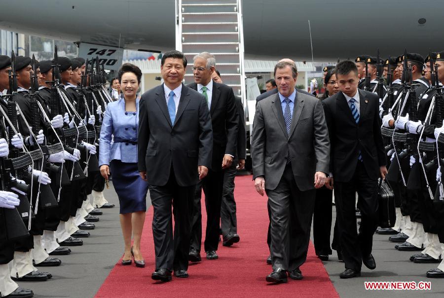 Chinese President Xi Jinping (L Front) arrives in Mexico City June 4, 2013 for a three-day state visit to Mexico. (Xinhua/Rao Aimin)