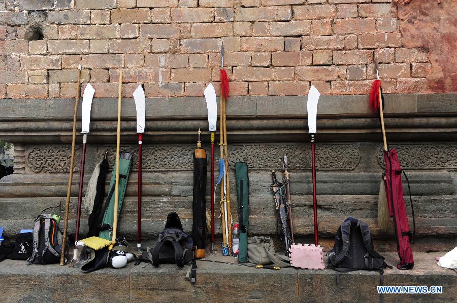 Foreign learners' arms are placed against the wall at the Yuxu Palace on Wudang Mountain, known as a traditional center for the teaching and practice of martial arts, in central China's Hubei Province, June 5, 2013. (Xinhua/Hao Tongqian) 