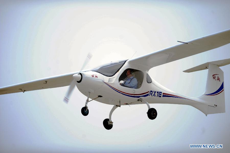 An electric two-seater light sport airplane flies over the Caihu Airport in Shenyang, capital of northeast China's Liaoning Province, June 7, 2013. The lithium-battery-powered aircraft, independently-developed by Shenyang Aerospace University, had a successful test flight Friday. (Xinhua/Yang Qing)