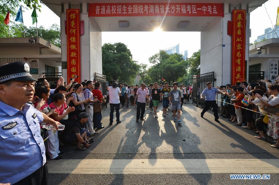 Students wave goodbye to each other after the college entrance examination in the No. 54 Middle School in east China's Shanghai, June 8, 2013. The 2013 national college entrance examination ended in some regions of China on Saturday. Approximately 9.12 million people took part in the exam this year. (Xinhua/Ding Ting)