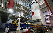 Shenzhou-10 spacecraft transported to launch site