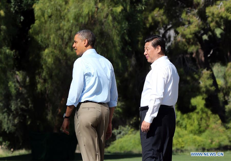 Chinese President Xi Jinping (R) and U.S. President Barack Obama take a walk before heading into their second meeting, at the Annenberg Retreat, California, the United States, June 8, 2013. Chinese President Xi Jinping and U.S. President Barack Obama held the second meeting here on Saturday to exchange views on economic ties. (Xinhua/Yao Dawei)