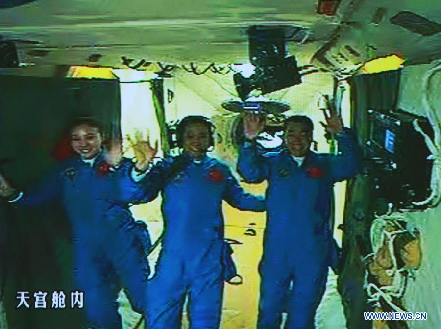 Astronauts of Shenzhou-10 spacecraft enter Tiangong-1 space module