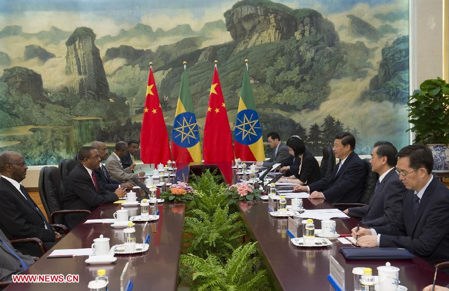 Chinese President Xi Jinping (3rd R) meets with Ethiopian Prime Minister Hailemariam Desalegn in Beijing, capital of China, June 14, 2013. (Xinhua/Huang Jingwen)