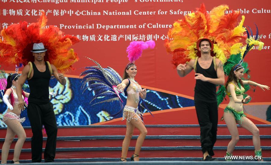 Actors perform Brazil's samba dance at the opening ceremony of the 4th International Festival of Intangible Cultural Heritage in Chengdu, capital of southwest China's Sichuan Province, June 15, 2013. The nine-day festival kicked off here on Saturday. (Xinhua/Jin Liangkuai) 
