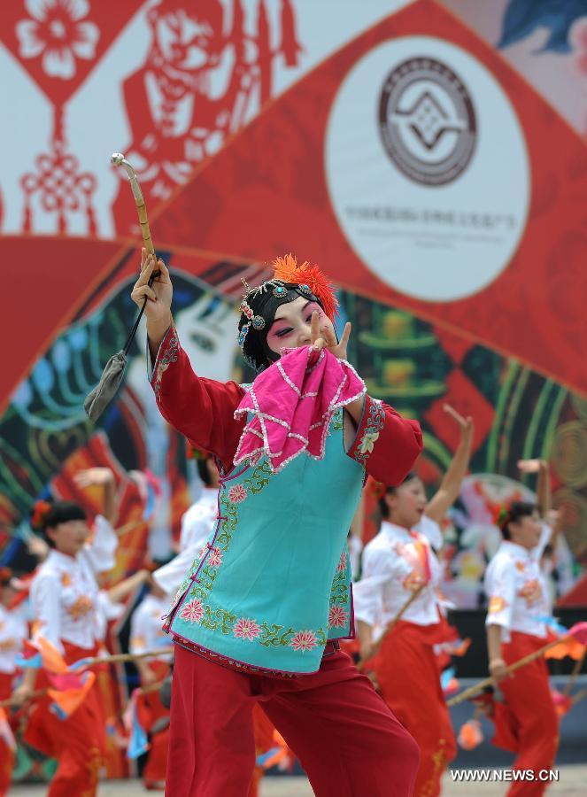 An actress gives a performance featuring intangible cultural heritage at the opening ceremony of the 4th International Festival of Intangible Cultural Heritage in Chengdu, capital of southwest China's Sichuan Province, June 15, 2013. The nine-day festival kicked off here on Saturday. (Xinhua/Xue Yubin)  