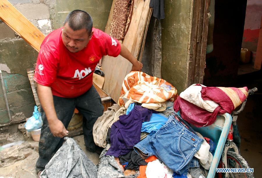 Image provided by Zocalo de Piedras Negras Newspaper shows a resident trying to recover his belongings after the floods in Piedras Negras, Coahuila, Mexico, on June 16, 2013. After the heavy rains that afected Piedras Negras on Friday and Saturday, the Interior Ministry activated the DN-III Plan, and evacuated around one thousand people, according to the local media. (Xinhua/Tomas Escareno/Zocalo de Piedras Negras)