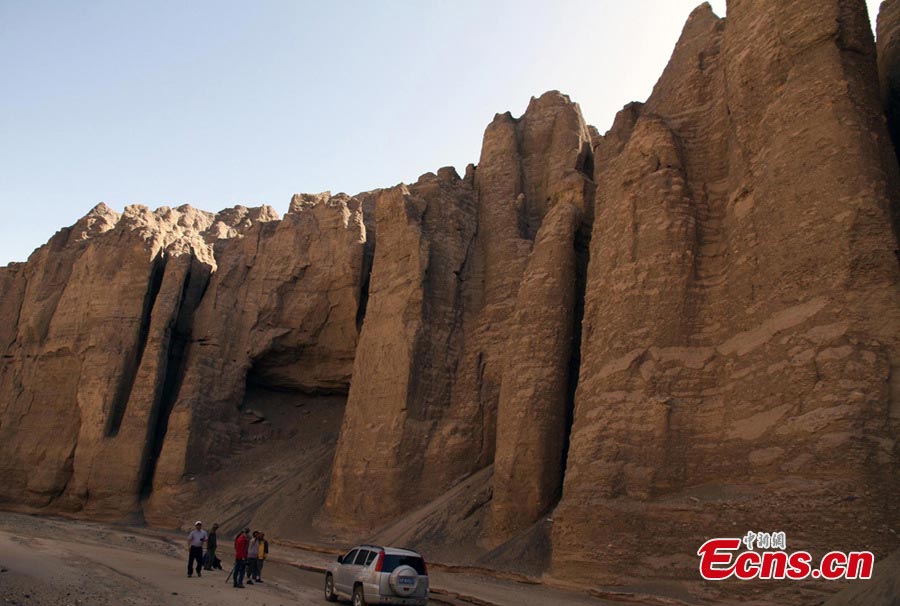 Adventurers visit a discovered near Lop Nor in Ruoqiang County, Northwest China's Xinjiang Uygur Autonomous Region. The canyon, about 60 kilometers, is the longest desert canyon so far in China. (CNS/Wang Ruodan)