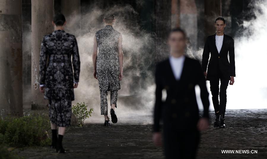 Models display creations during SS14 Alexander McQueen Menswear show at the Coal Drops, King's Cross in London, Britain on June 17, 2013. (Xinhua/Wang Lili) 