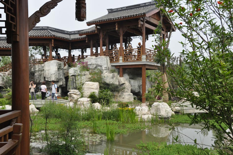 Photo taken on June 15, 2013 shows the beautiful scenery in Garden Expo Park in Fengtai District, Beijing. (PD Online/Yao Chun)