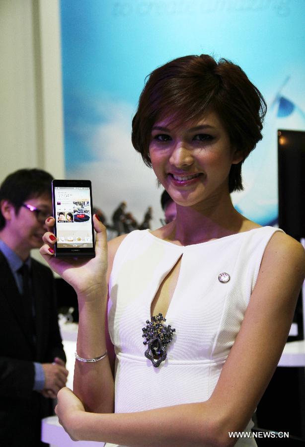 A model shows Huawei Ascend P6 smartphone at Huawei's booth during the CommunicAsia in Singapore, on June 19, 2013. International telecommunications giant Huawei unveiled its latest flagship device Ascend P6 in Singapore on Wednesday, marketing it as the thinnest smartphone in the world. (Xinhua/Chen Jipeng)
