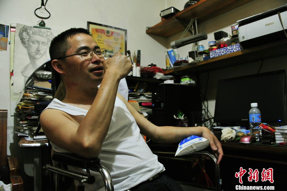 Duan has to bear sharp pain caused by bleeding. (Photo/CNS) 