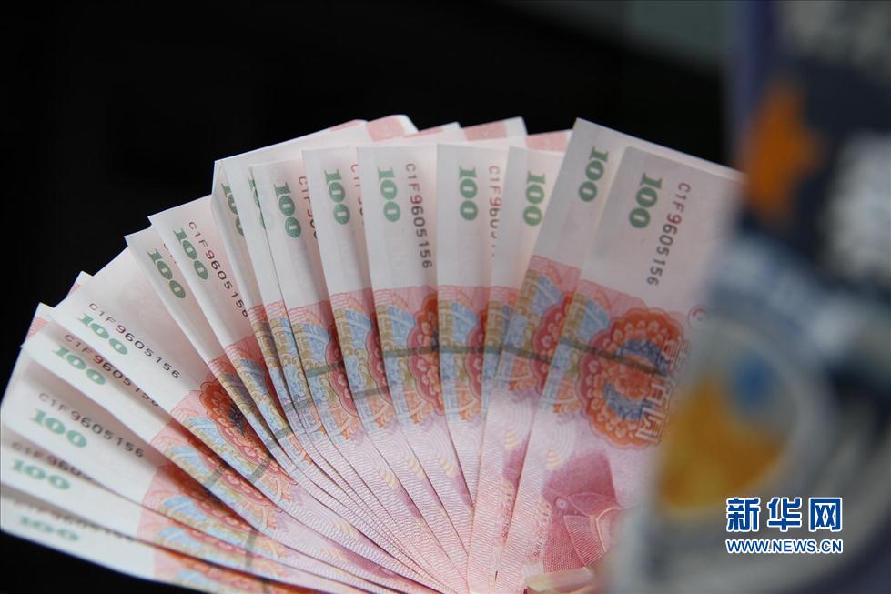 100-yuan counterfeit RMB notes starting with the C1F9 serial number was recently discovered in Yi Nan county of East China’s Shandong province. (Photo/Xinhua)
