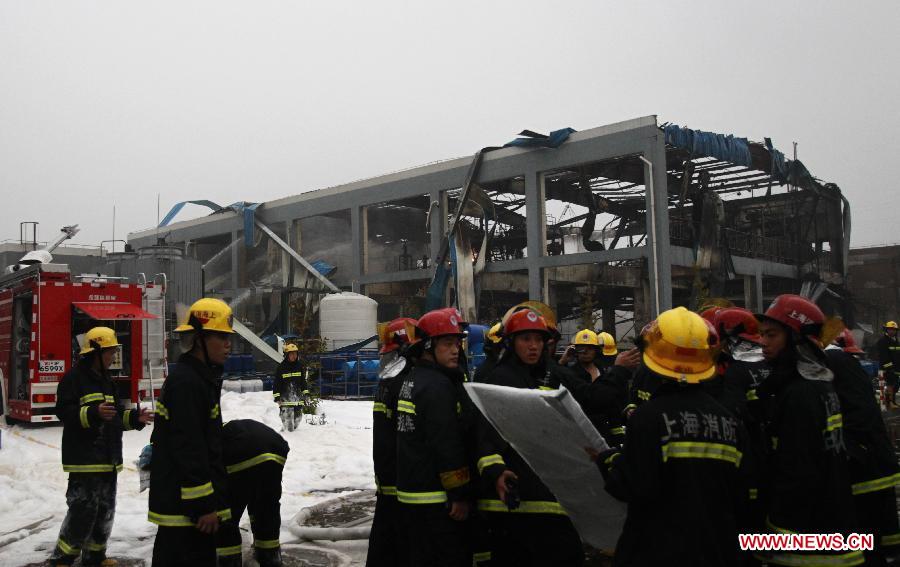 Fire fighters work to put out a fire caused by an explosion at a chemical plant in the Jinshan district of east China's Shanghai, June 24, 2013. Six people were injured in the accident at about 2:15 p.m. The fire has been extinguished as of 3:30 p.m..(Xinhua/Pei Xin) 