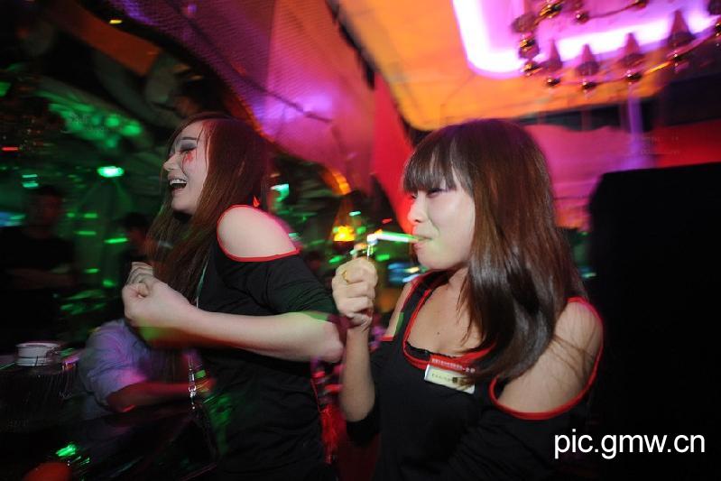 Some girls have to drink and smoke at club. It was the part of their work. (Photo/GMW)