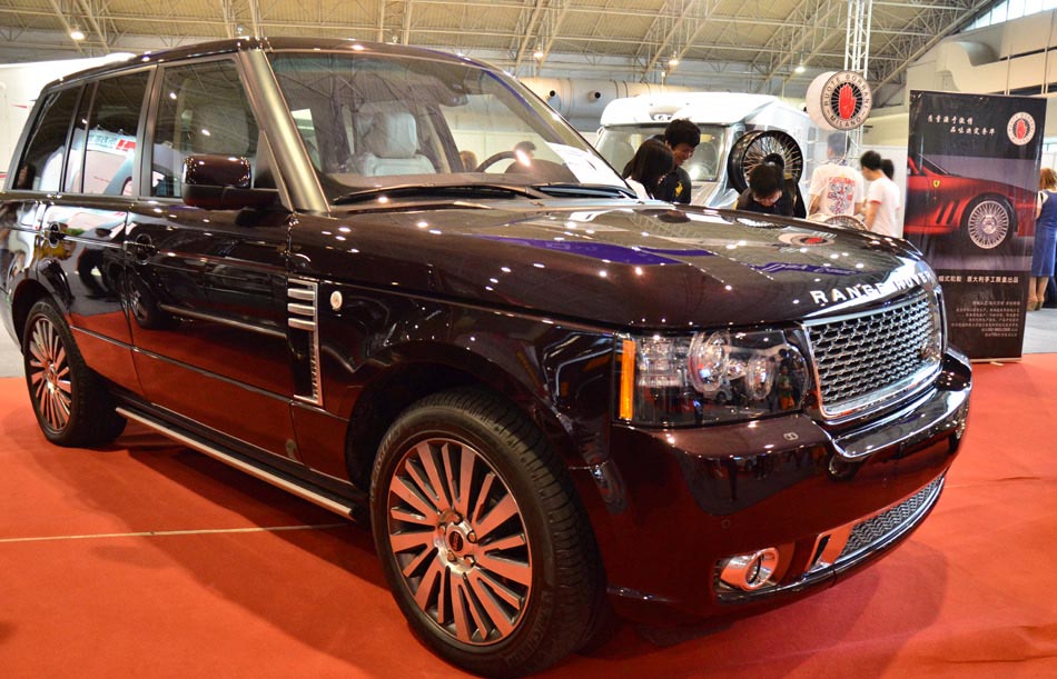 Photo taken on June 22 shows a limited edition Range Rover at the Luxury China 2013 exhibition in Beijing. The 3-day exhibition closed on June 24 at the China International Exhibition Center in Beijing. [Wang Yu / chinadaily.com.cn ] 