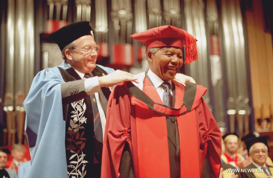 File photo taken on Sep. 16, 1995 shows the then president of South Africa Nelson Mandela (R) being accreditated the doctor degree by the chairman of the board of the University of South Africa in Pretoria, South Africa. Former South African President Nelson Mandela is in "serious but stable" condition after being taken to a hospital to be treated for a lung infection, the government said Saturday, prompting an outpouring of concern from admirers of a man who helped to end white racist rule. (Xinhua/Li Xiaoguo)