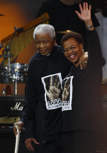Graca Machel, wife of former South African President Nelson Mandela, waves as they leave the stage during the 46664 concert in his honour in Hyde Park, London June 27, 2008. (Xinhua/Reuters Photo)