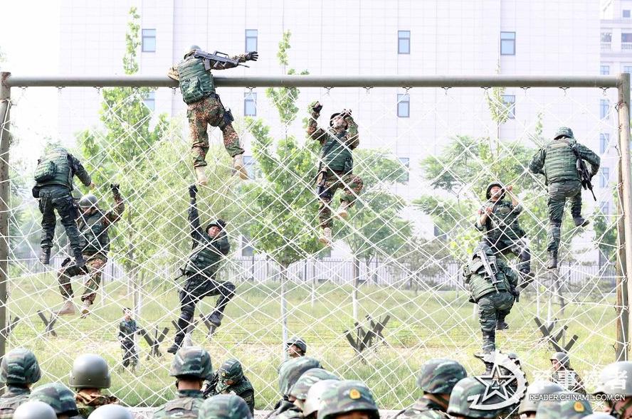 Chinese, Russian special forces in joint training. The 10-day “Cooperation 2013” joint training between the Chinese People’s Armed Police Force (CPAPF) and Russian Domestic Security Force wrapped up in Beijing. (China Military Online/Liu Haishan, Li Guangyin)