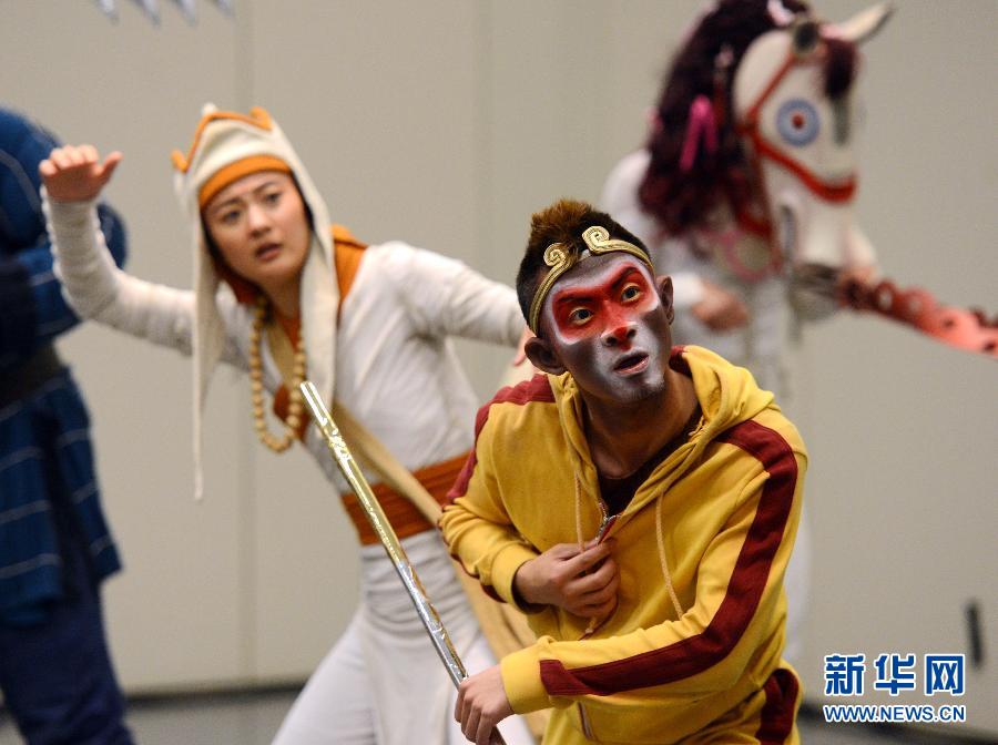 Actors performing as Sun Wukong, otherwise known as the Monkey King, and Tang Seng, otherwise known as Monk Xuanzang, from the acrobatic musical Monkey: Journey to the West rehearse in New York, US, on June 24, 2013. The show combines western pop music with Chinese ancient classic culture. The show is directed by Chen Shizheng and adapted from the Chinese classic Journey to the West.(Photo/Xinhua)