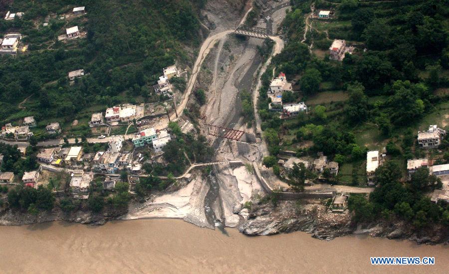 Aerial photo taken on June 23, 2013 shows the Rudraprayag and Srinagar town ravaged by recent torrential rain and flash flood in northern Indian state of Uttarakhand. More than 7,000 people are still stranded in the mountains of Uttarakhand, nearly nine days after monsoon floods swept through the northern Indian state. (Xinhua) 