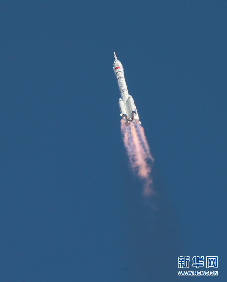China successfully launched its manned spacecraft Shenzhou-10 on June 11 afternoon. (Xinhua/Fan Minda) 