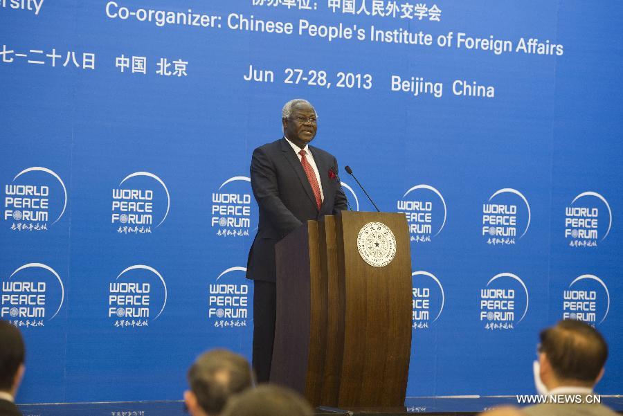 Sierra Leone President Ernest Bai Koroma addresses the opening ceremony of the 2nd World Peace Forum at Tsinghua University in Beijing, capital of China, June 27, 2013. (Xinhua/Xie Huanchi)