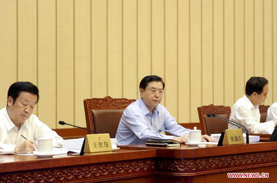 Zhang Dejiang (C), chairman of China's National People's Congress (NPC) Standing Committee, attends the second plenary meeting of the third session of the 12th NPC Standing Committee in Beijing, capital of China, June 27, 2013 (Xinhua/Zhang Duo)