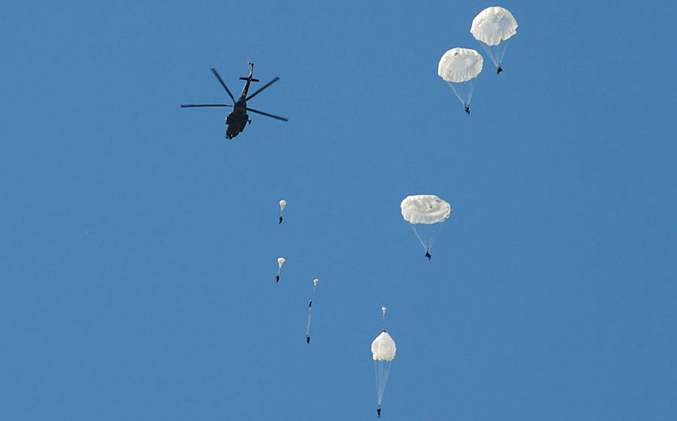 Special operation members conduct parachute training