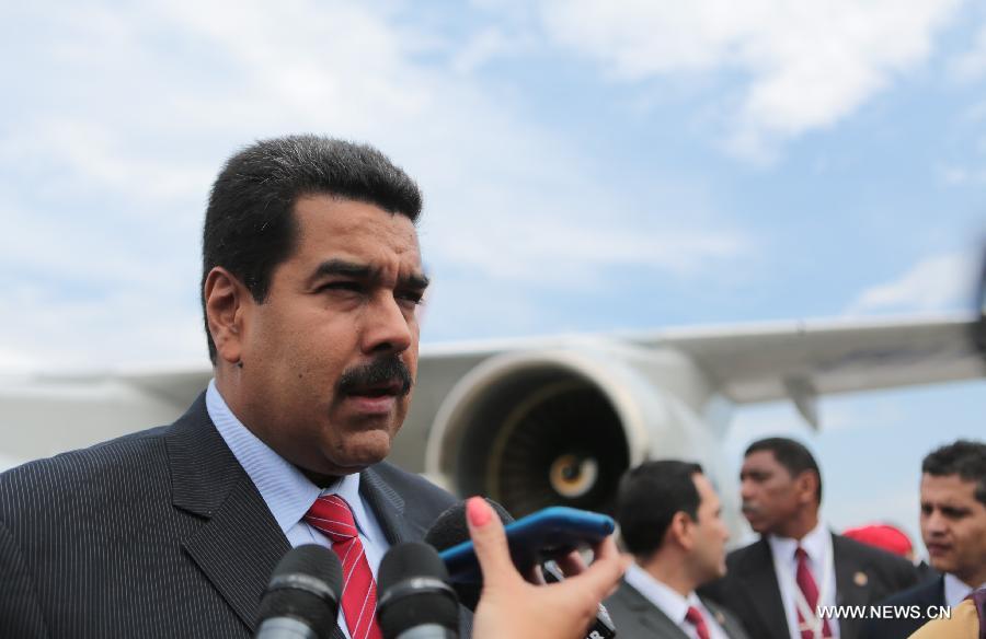 Image provided by Venezuela's Presidency shows Venezuelan President Nicolas Maduro answering questions to the media after arriving in Moscow, Russia, July 1, 2013. Maduro arrived to Moscow on Monday for the 2nd Gas Exporting Countries Forum. (Xinhua/Venezuela's Presidency) 