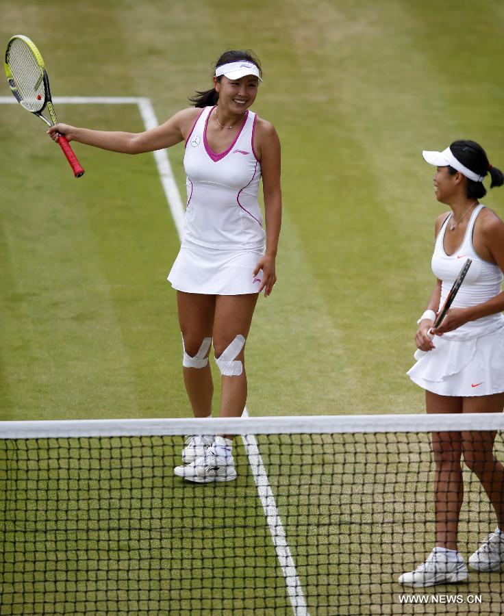 Peng Shuai (L) of China and Su-Wei Hsieh of Chinese Taipei celebrate after the quarterfinal of women's doubles against Jelena Jankovic of Serbia and Mirjana Lucic-Baroni of Croatia on day 9 of the Wimbledon Lawn Tennis Championships at the All England Lawn Tennis and Croquet Club in London, Britain on July 3, 2013. Peng and Hsieh won 2-0. (Xinhua/Wang Lili)