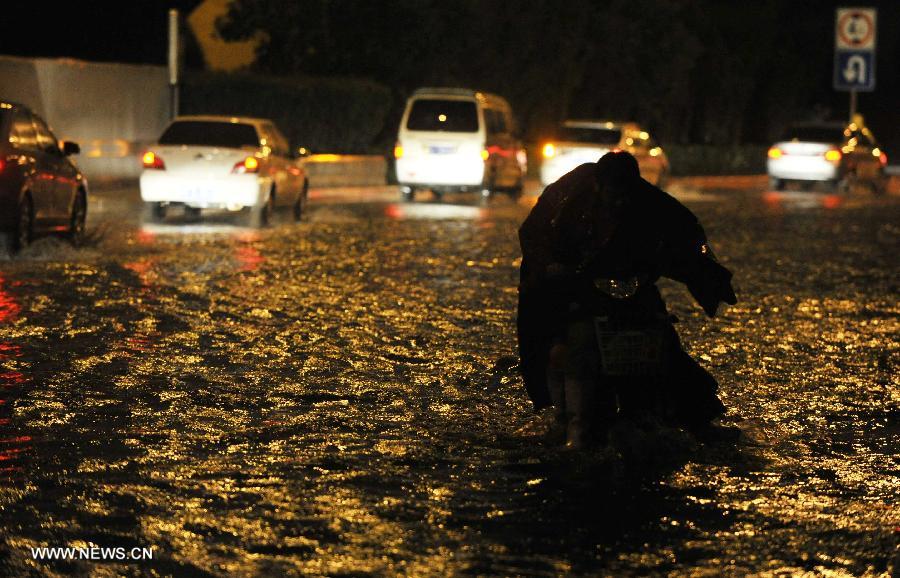 Rainstorm causes waterlogging in Tianjin 