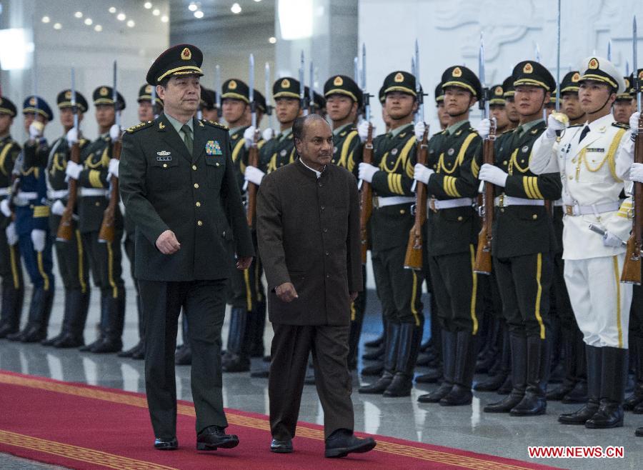 Chinese State Councilor and Defense Minister Chang Wanquan (L, front) holds a welcoming ceremony for visiting Indian Defense Minister A.K. Antony (R, front) before their talks in Beijing, capital of China, July 5, 2013. (Xinhua/Wang Ye)