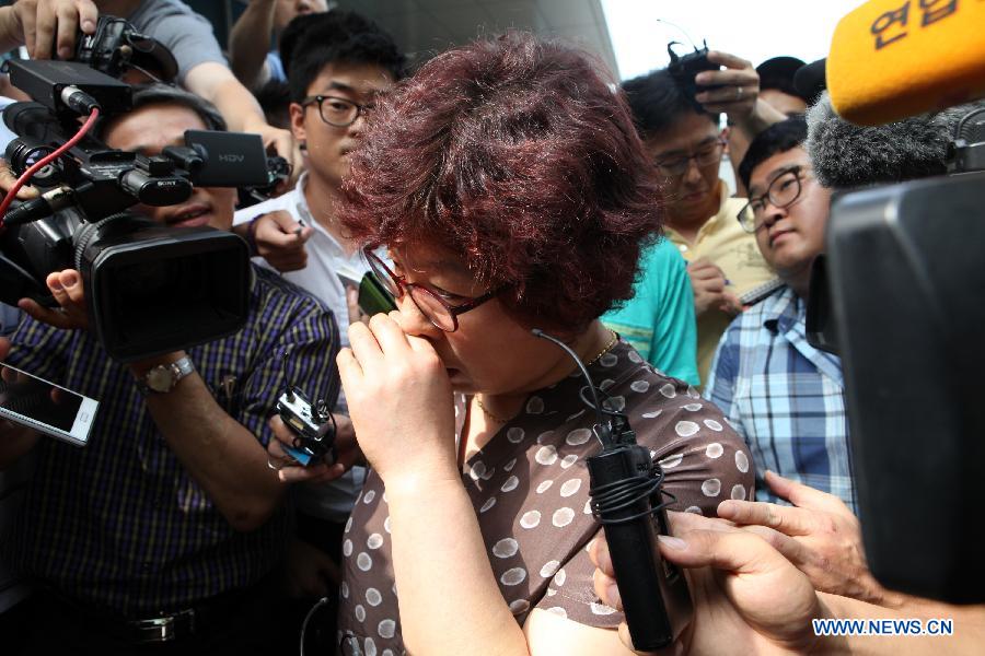 A relative of the passenger on the crashed Boeing 777 passenger plane talks to media in Seoul, South Korea, July 7, 2013. (Photo/Xinhua)