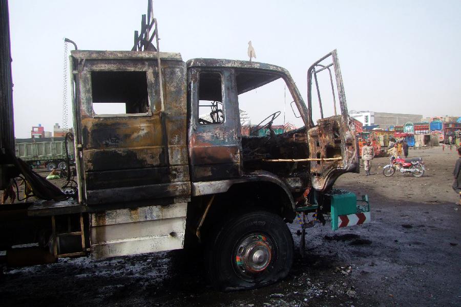 A burnt NATO supply truck is seen in southwest Pakistan's Quetta, on July 8, 2013. According to media reports, militants torched three NATO containers, with no casualties reported. (Xinhua/Mohammad)