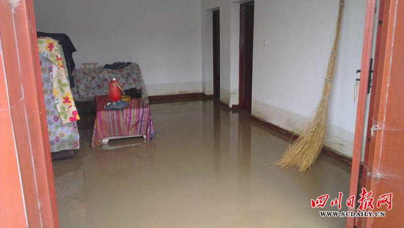 Photo shows a famer’s house damaged by the flood. Rainstorm hit An county, southwest China’s Sichuan province and left one missing.(Photo/WWW.SCDAILY.CN)