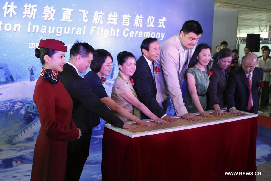 Yao Ming (4th R), former Chinese basketball superstar and goodwill ambassador for the U.S. city of Houston, attends the Air China Beijing-Houston Inaugural Flight ceremony in Beijing, China, July 11, 2013. Air China, China's flagship air carrier, launched nonstop flights between Beijing and Houston on July 11, and is scheduled to operate four roundtrip flights every week. (Xinhua/Fu Qi)