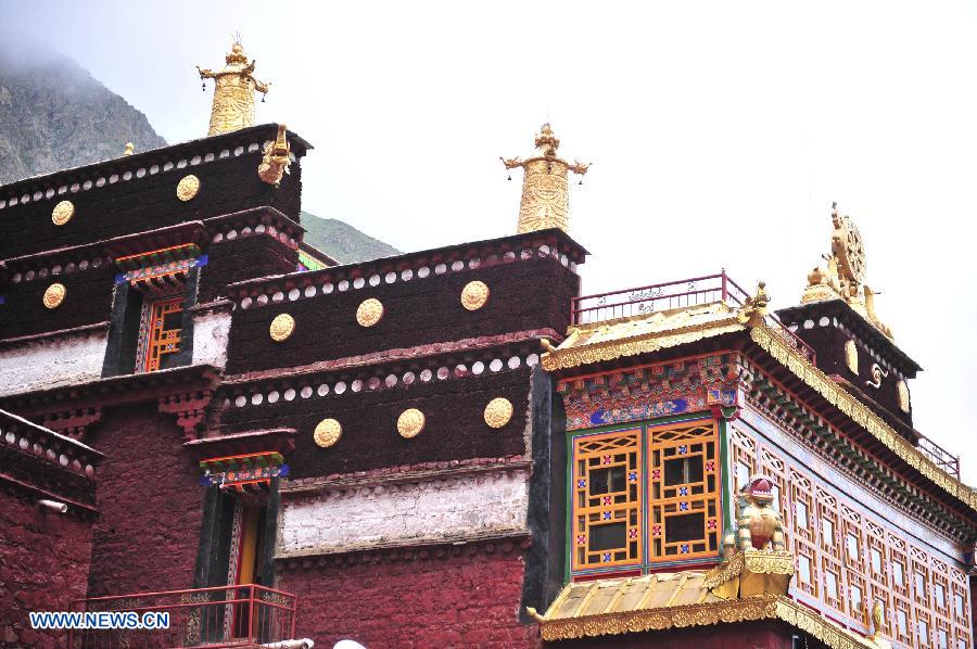 Photo taken on July 10, 2013 shows a building at the Tsurpu Monastery in Doilungdeqen County, southwest China's Tibet Autonomous Region. Founded in 1189, Tsurpu serves as the traditional seat of the Karma Kagyupa, or "White Hat Sect," of Tibetan Buddhism. (Xinhua/Liu Kun)