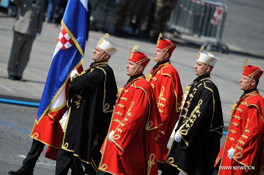 Croatia's soldiers in their traditional uniform attend the Bastille Day military parade in Paris, France, on July 14, 2013. (Xinhua/Etienne Laurent) 