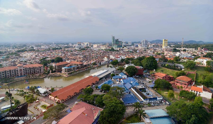 Photo taken on July 12, 2013 shows the cultural heritage site of Melaka in Malaysia. Melaka and George Town, historic cities of the Straits of Malacca, were inscribed onto the list of UNESCO World Heritage Site in July 2008. (Xinhua/Chong Voon Chung) 