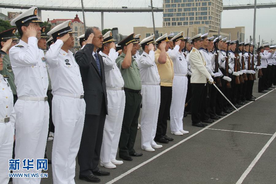 Officers and soldiers from both China and Russia attend the send-off ceremony at the Pier of Golden Horn Bay in Russia, on July 12, 2013. Seven Chinese warships left Russia's far eastern port of Vladivostok Friday morning after taking part in a joint naval drill with Russia. (Xinhua/Wang Jingguo)