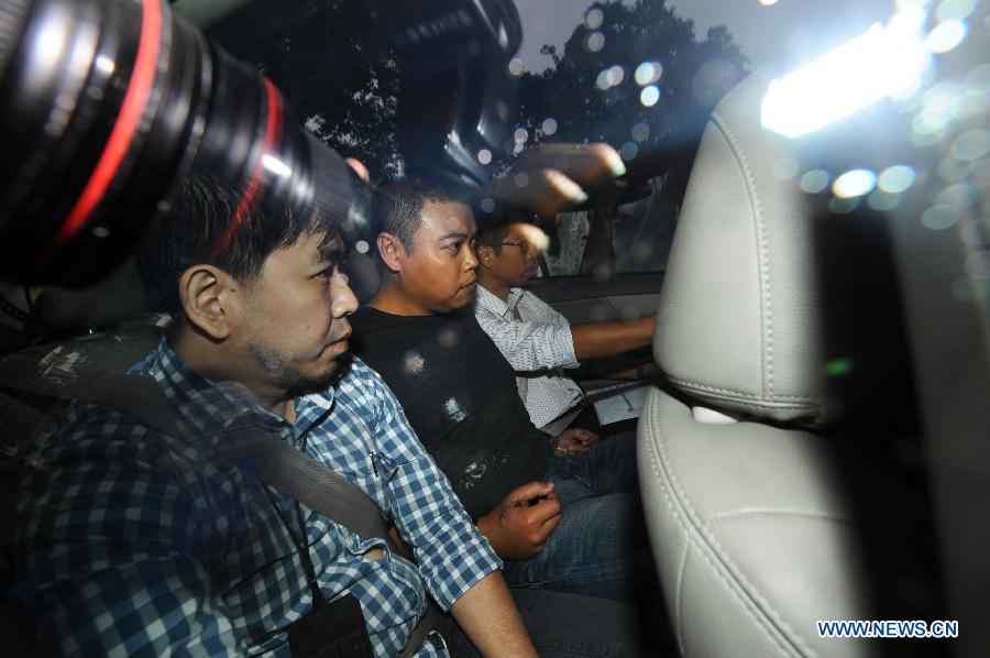 Police officer Iskandar bin Rahmat (C), Kovan double murder suspect, arrives at the Singapore Subordinate Courts to face charges in Singapore, July 15, 2013. (Xinhua/Then Chih Wey)