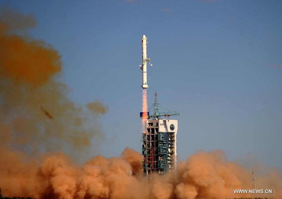 The Long March II-C carrier rocket carrying the experimental orbiter SJ-11-05 blasts off from the launch pad at the Jiuquan Satellite Launch Center in Jiuquan, northwest China's Gansu Province, July 15, 2013. China successfully sent the experimental orbiter into space on Monday, the Jiuquan Satellite Launch Center has announced. (Xinhua/Yan Yan)