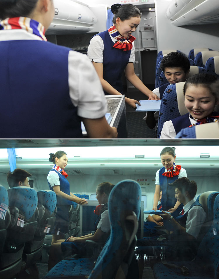 Students of flight attendant major in Inner Mongolia Normal University hold fight cabin drill, July 8, 2013. (Xinhua/Zhao Tingting)