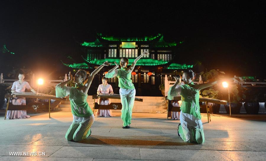 Actors perform for visitors at the Slender West Lake in Yangzhou, east China's Jiangsu Province, July 17, 2013. The night tour for visiting the Slender West Lake opened here on Wednesday. (Xinhua/Meng Delong)